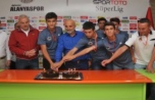 Alanya U16 takımına altın ödülü