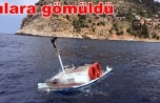 Alanya’da özel tekne, tur teknesiyle çarpıştı