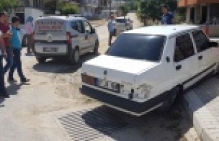 Araba çarpan genç kız ağır yaralandı