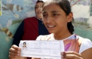 Belgesi hatalı olunca gözyaşlarını tutamadı