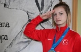 Çavuşoğlu'ndan Dünya Şampiyonu'na tebrik