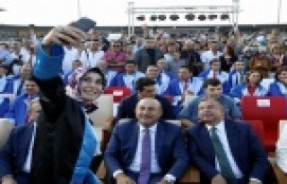 Çavuşoğlu’ndan, mezun öğrencilere tavsiye