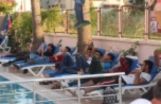 Havuz başında yasadışı göçmen operasyonu