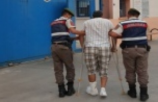 Jandarmadan kaçarken ayağını kırdı