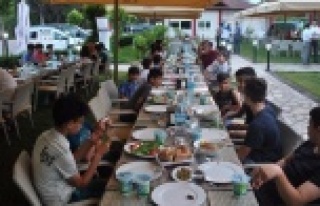 MÜSİAD iftarda çocukları sevindirdi