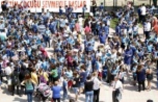 Öğrencilerin karne sevinci