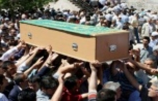 Öldürülen otelci Yiğit gözyaşlarıyla uğurlandı