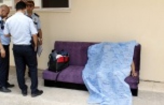 Ölüm çekyat üstünde otururken yakaladı