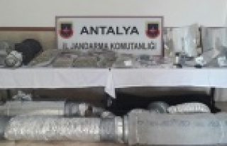 Pes! Uyuşturucu imalathanesi kurmuşlar