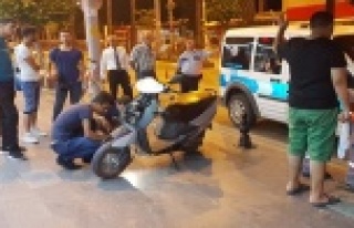 Polis durdurunca motosikleti bırakıp kaçtı
