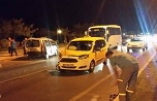 Alanya'da kaza! İki araç kafa kafaya çarpıştı