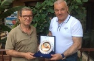Alanyaspor'dan Taç'a teşekkür plaketi