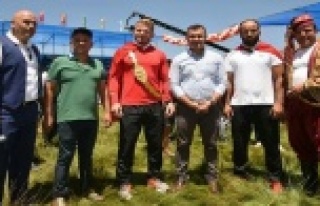 Gökbel'de pehlivanların kıyasıya mücadelesi