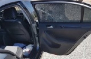 Park halindeki otomobil kurşunladı