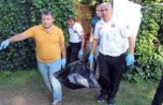 Parkta erkek cesedi bulundu