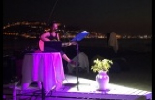 White in White'ta canlı müzik vakti