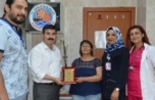 40 yıllık Gül Hemşireye teşekkür plaketi