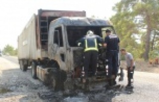 Alev alan tırdan son anda kendini dışarı attı