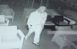 Kafeden televizyon çalan hırsız güvenlik kamerasına...