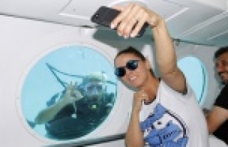 Niran Ünsal'ın Alanya'da denizaltı keyfi