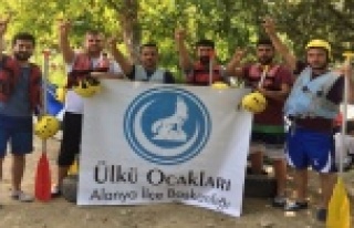 Ülkücüler rafting yaptı