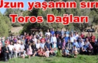 101 yaşındaki Hafize Nine 4 kuşak torunları ile...