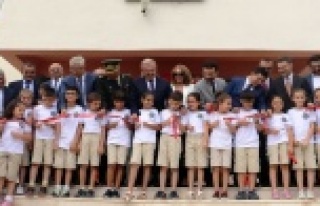 440 bin öğrenci için ders zili çaldı