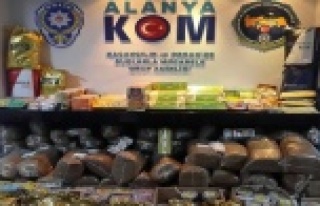 Alanya’da 1 ton 25 kilo kaçak tütün ele geçirildi