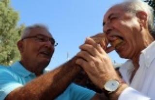 Baykal, Ali Takavut'a baklava yedirdi