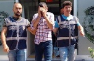 Bir evden battaniye içinde çelik kasa çalan 2 kişi...