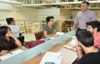 Kütüphane öğrencileri bekliyor