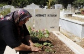 Mezarlıklarda bayram yoğunluğu