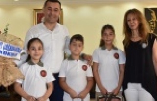 Minikler Başkan Yücel'e teşekküre geldiler