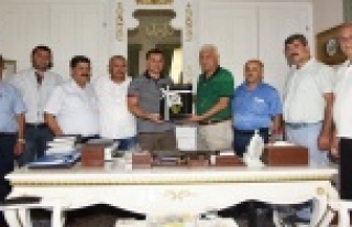 'Muhtarlar Yücel'i seviyor'