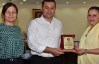 THK'dan Yücel'e teşekkür plaketi