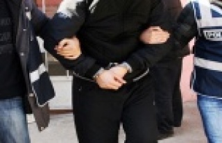 Arkadaşlarını dövüp parasını gasp ettiler