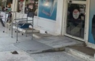 Kaplumbağanın kabuğundan iple bağlanması tepki...