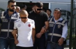 Kuryeyi döverek 35 bin 421 dolarını alan çete...