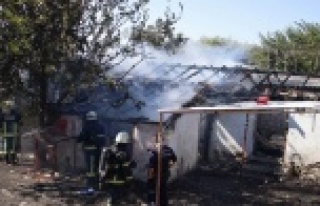 Metruk binada yangın çıktı