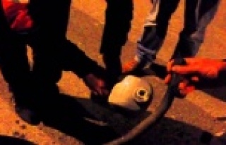 Motosikletten benzin çalarken yakalandı