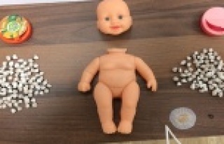 Oyuncak bebeğin içine bakan polis şaşkına döndü