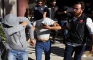 Parkları mesken tutun uyuşturucu satıcıları gözaltına...