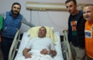 Talihsiz olay! Tribünden düşerek yaralandı