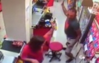 Yumruklanan kasiyer saldırganın özrünü kabul...