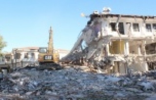 40 yıllık motel yakıldı