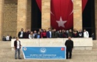 AHEP'li gençler Atatürk'ün huzurunda