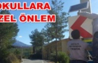 Alanya'ya güneş enerjili yön levhası