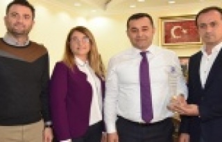 Başkan Yücel'e anlamlı ödül