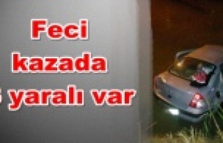 İki araç çarpıştı, biri kanala uçtu