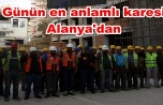 İnşaat işçileri Mustafa Kemal Atatürk'ü...